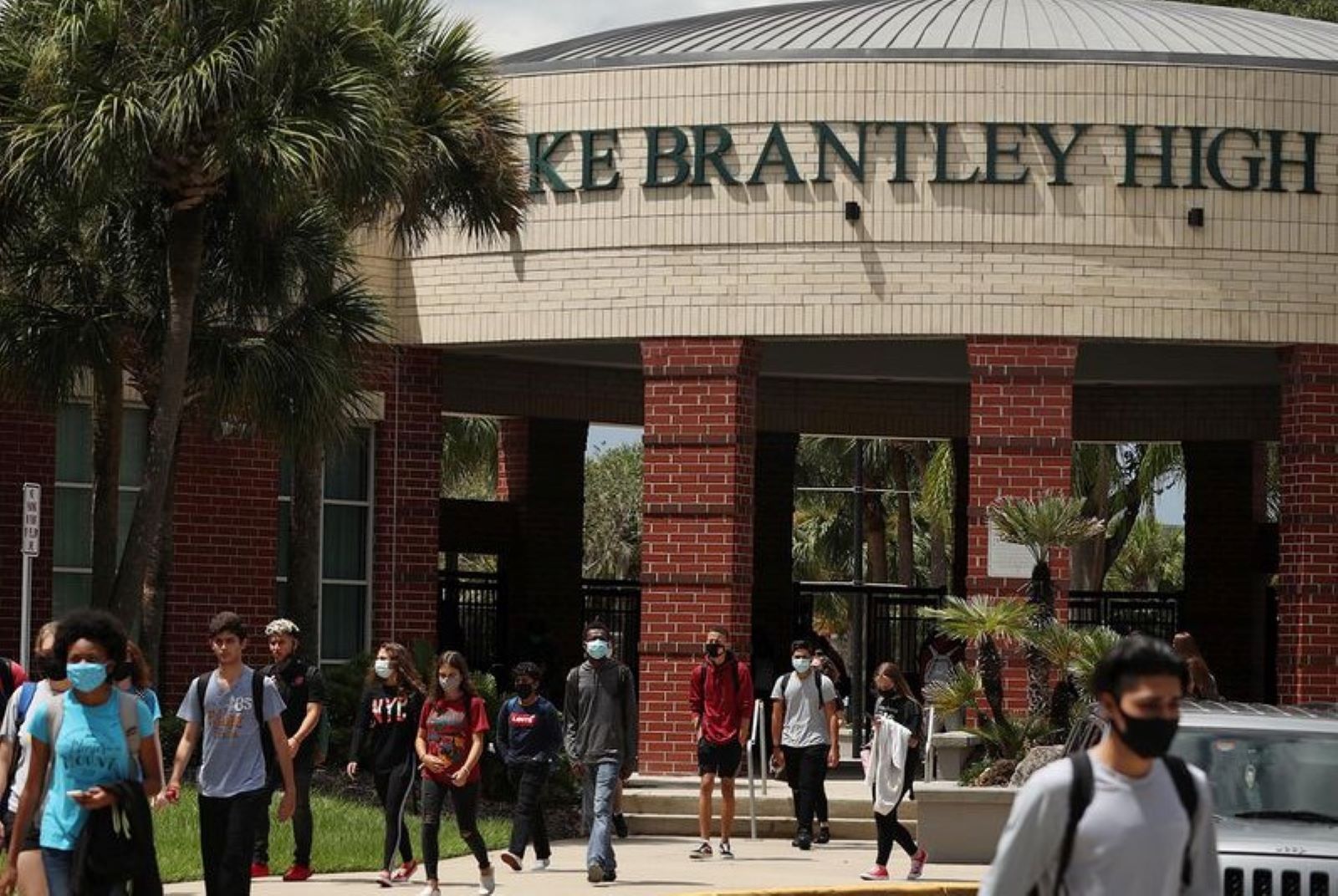 Students leave Lake Brantley High School after the final bell on Thursday, August 27, 2020. The Seminole County school district, like its counterparts across the state, opened schools for in-person classes this month.(Stephen M. Dowell/Orlando Sentinel) (Stephen M. Dowell/Orlando Sentinel)