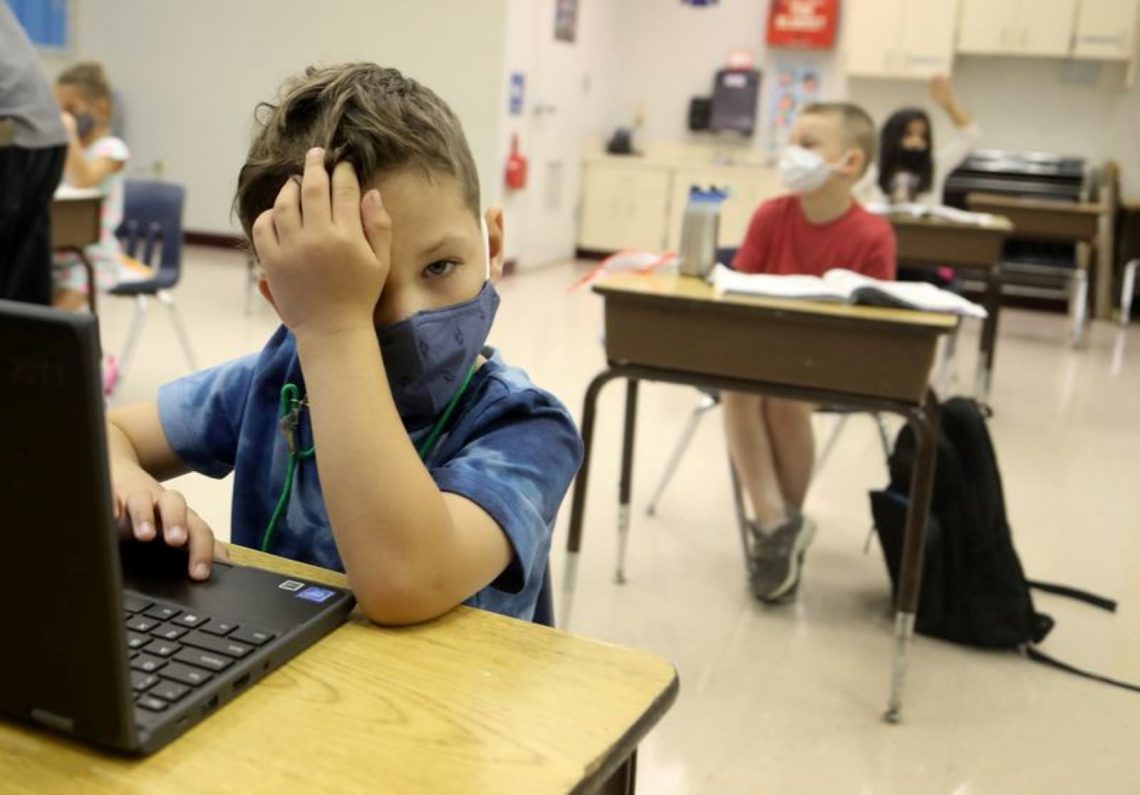 Broward schools internet fails on first day back | Pineapple Report
