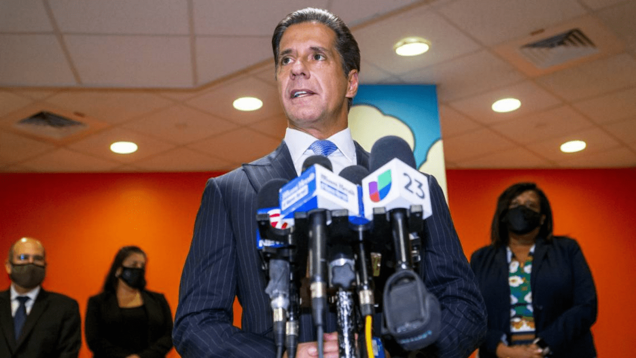MDCPS-Sup.-Carvalho-on-the-first-day-of-the-2020-21-school-year.